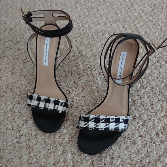 Diane Von Furstenberg Vera Double Buckle Sandal in Black & White size 7.5 - Picture 4 of 10